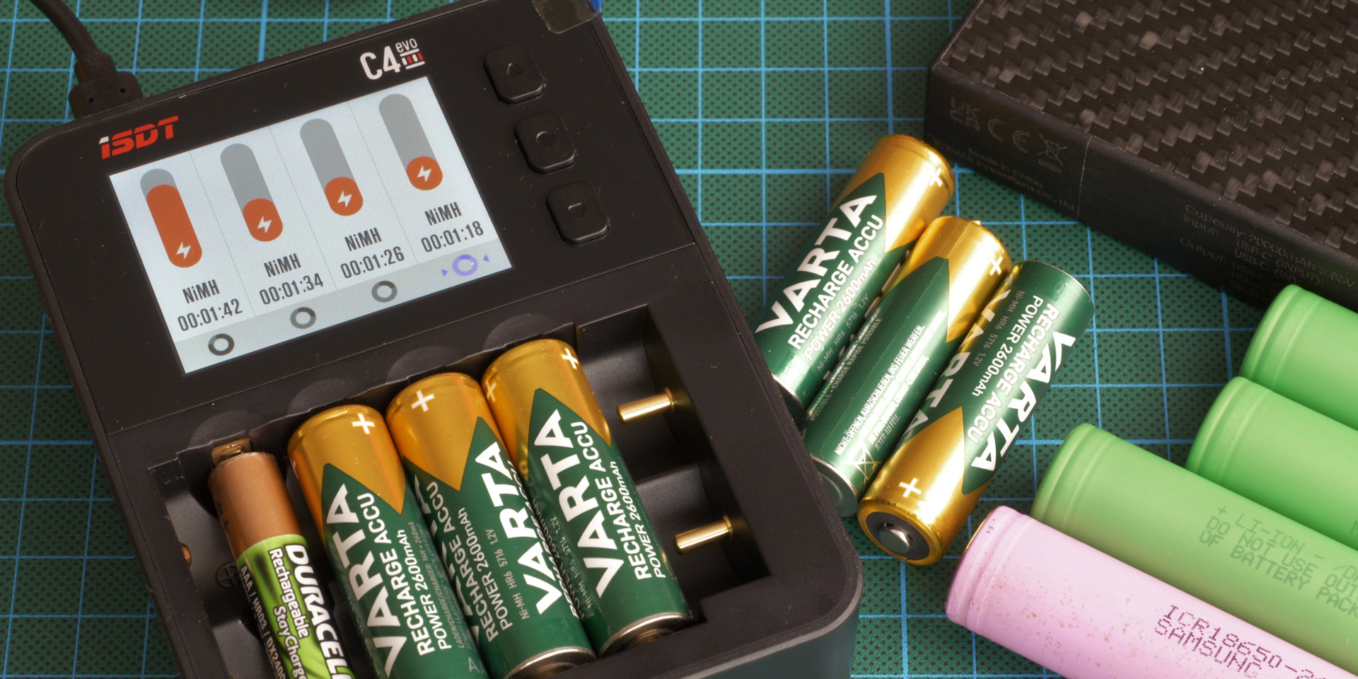 iSDT C4EVO Smart Charger - Gestion Avancée des Batteries - polyvalence