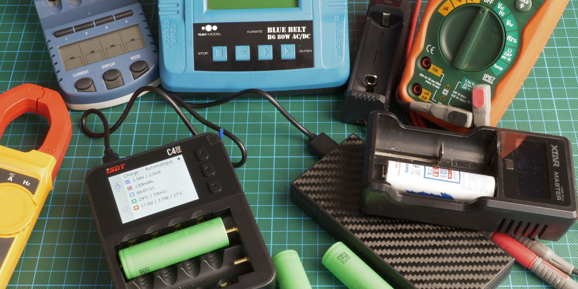 iSDT C4EVO Smart Charger - Gestion Avancée des Batteries