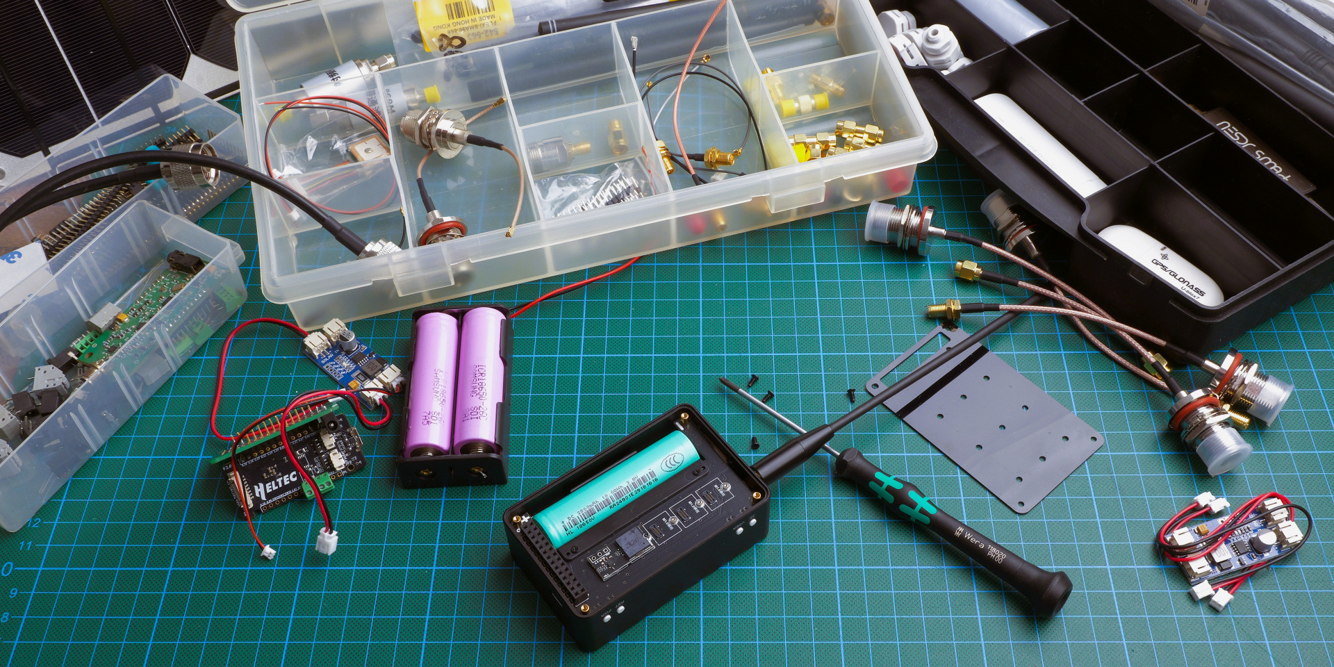 oard Heltec V4 vs Heltec WiFi LoRa 32 Expansion Kit
