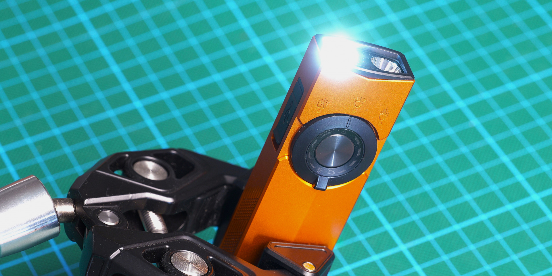 Olight ArkPro - La lampe EDC plate - Commandes