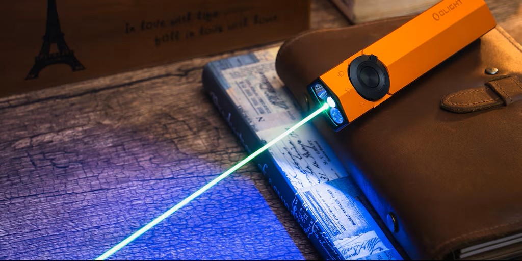 Olight ArkPro - La lampe EDC plate - Laser vert